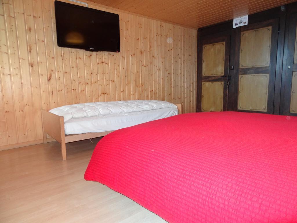 Bed and Breakfast Helvetia Troistorrents Zimmer foto